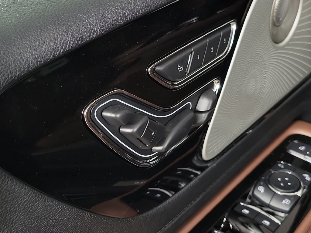 New 2026 Lincoln Aviator Reserve w/ Luxury Package RWD image 17