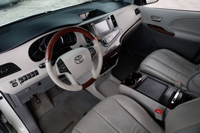 Used 2014 Toyota Sienna Limited w/ Limited Premium Package AWD/4WD image 6