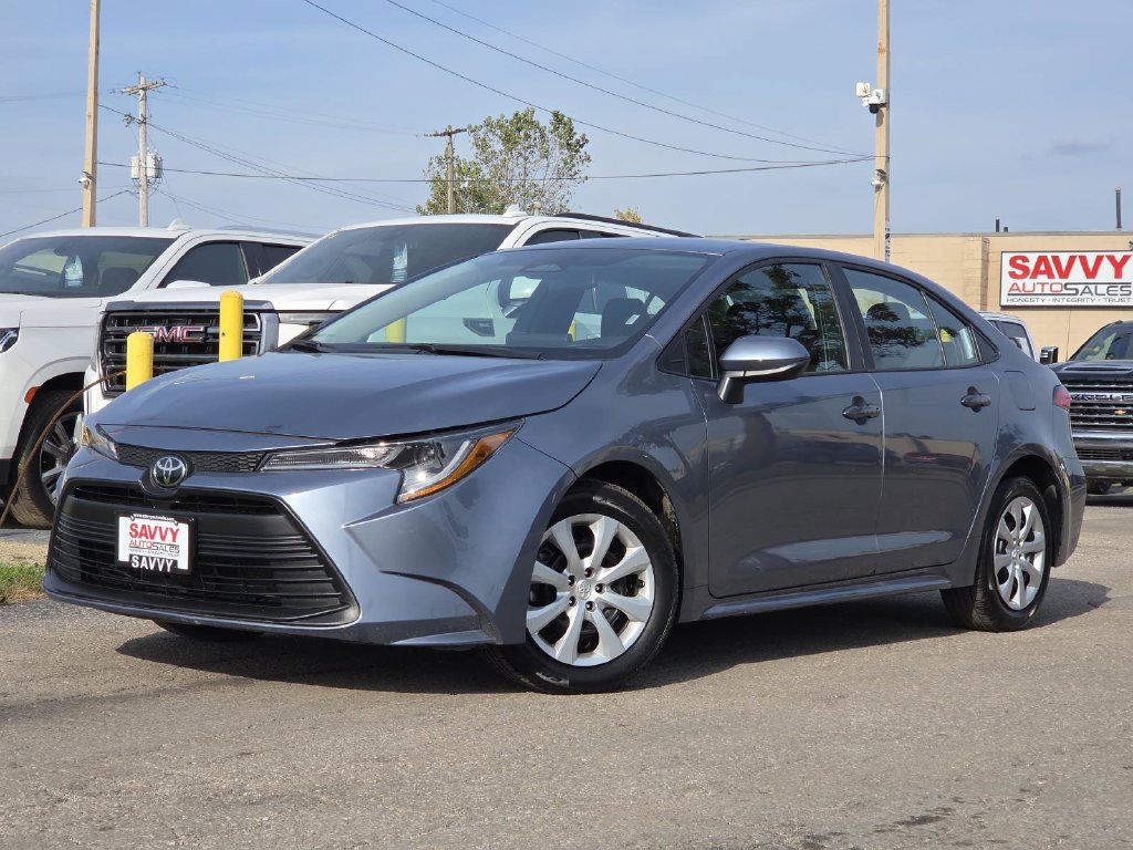 Used 2025 Toyota Corolla LE FWD image 2