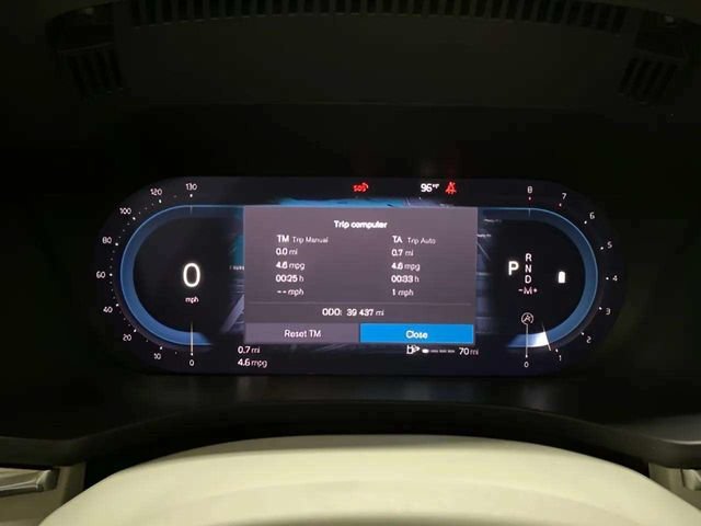 Used 2022 Volvo XC60 B5 Momentum w/ Climate Package AWD/4WD image 11