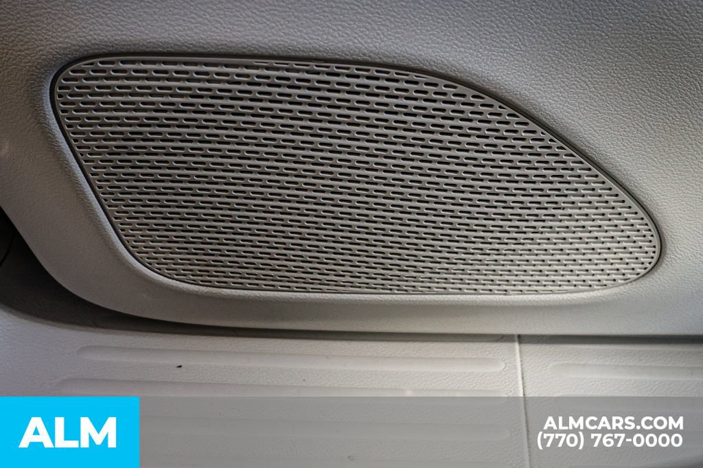 Used 2024 Chrysler Pacifica Touring-L image 58