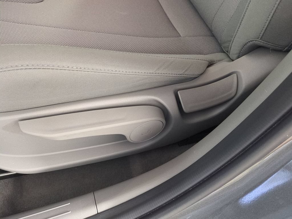 Used 2025 Hyundai Elantra SE FWD image 21