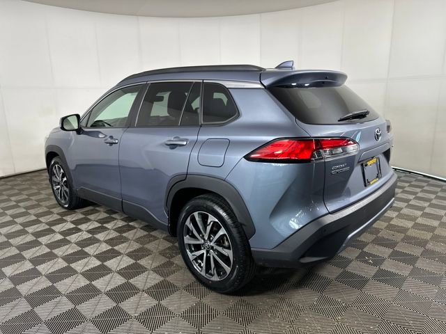Used 2022 Toyota Corolla Cross XLE image 5
