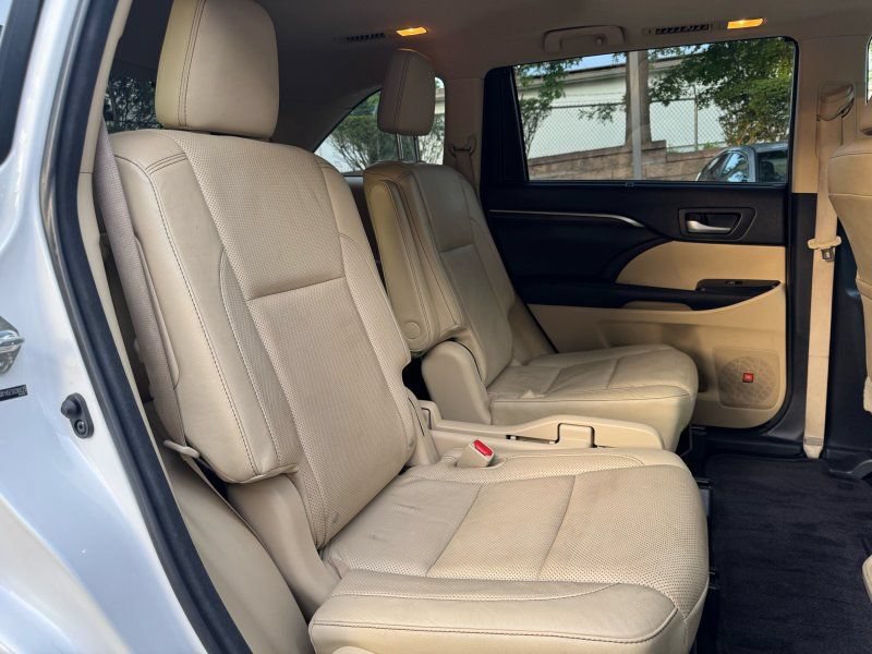 Used 2014 Toyota Highlander Limited AWD/4WD image 23