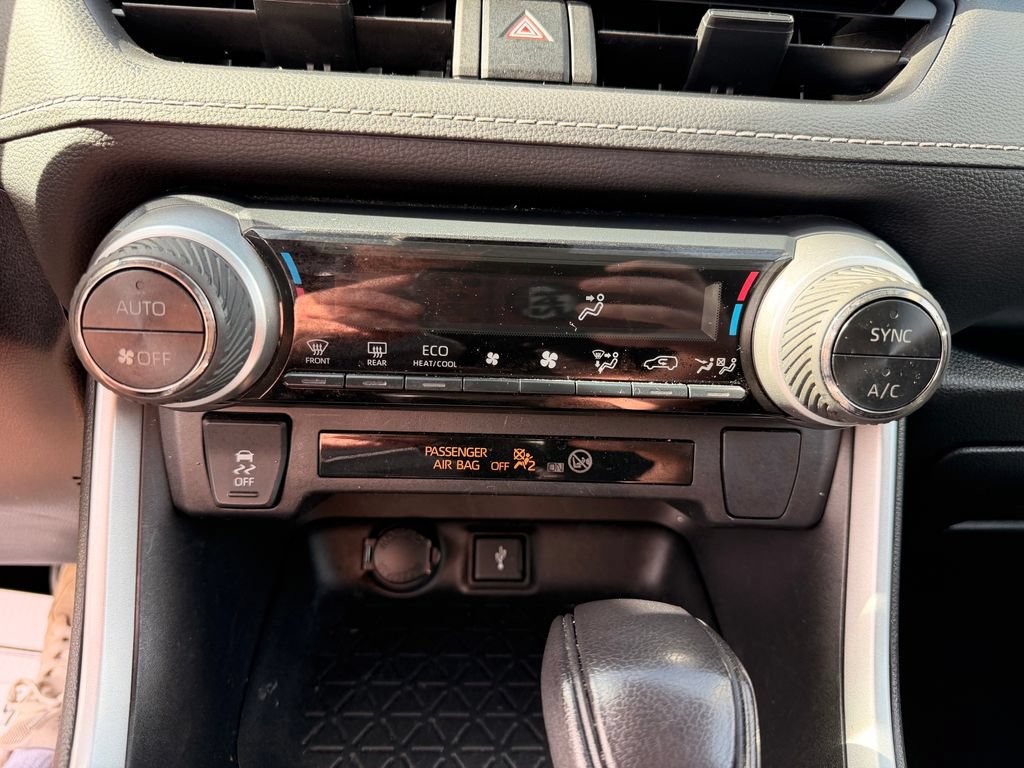 Used 2022 Toyota RAV4 LE AWD/4WD image 22