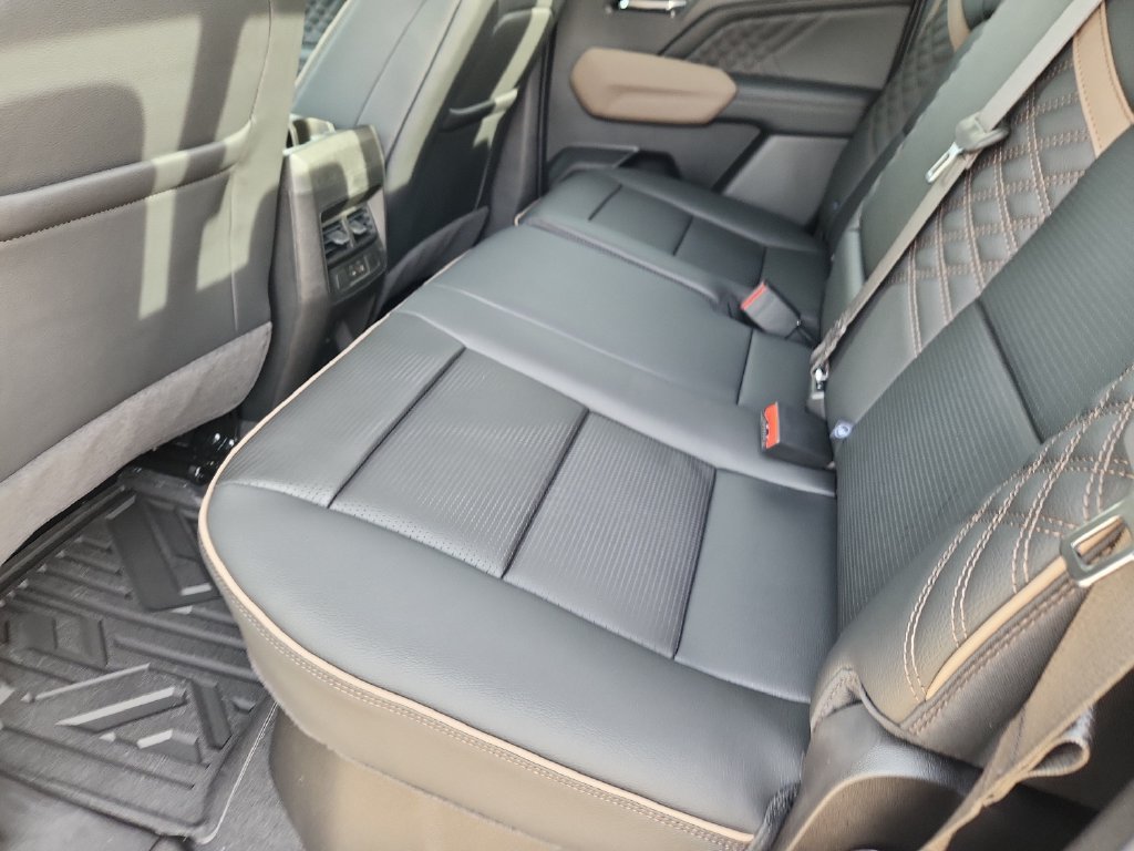 New 2026 GMC Canyon Denali AWD/4WD image 9