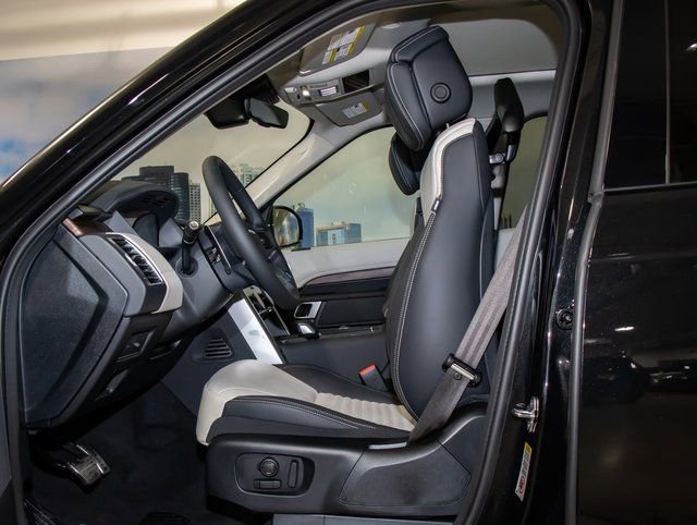 Used 2026 Land Rover Discovery Dynamic SE image 20