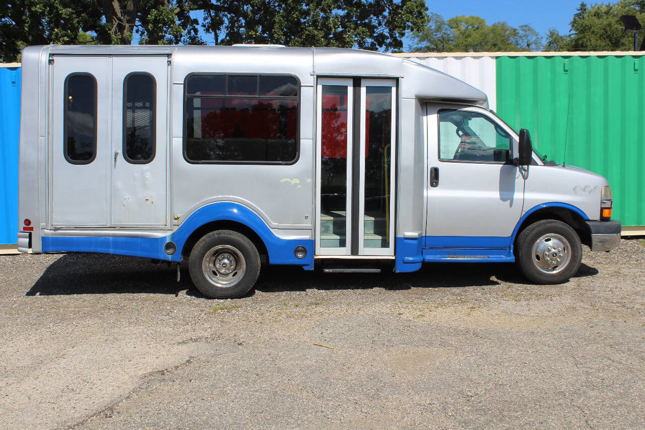 Used 2012 Chevrolet Express 3500 w/ Shuttle Bus Package RWD image 5