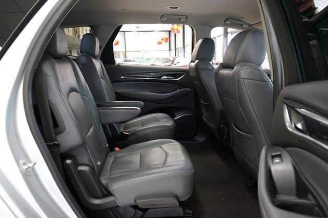 Used 2020 Buick Enclave Essence image 12