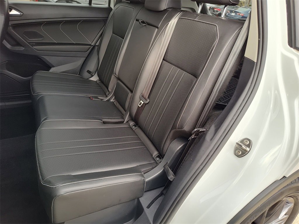 Used 2022 Volkswagen Tiguan SE image 37