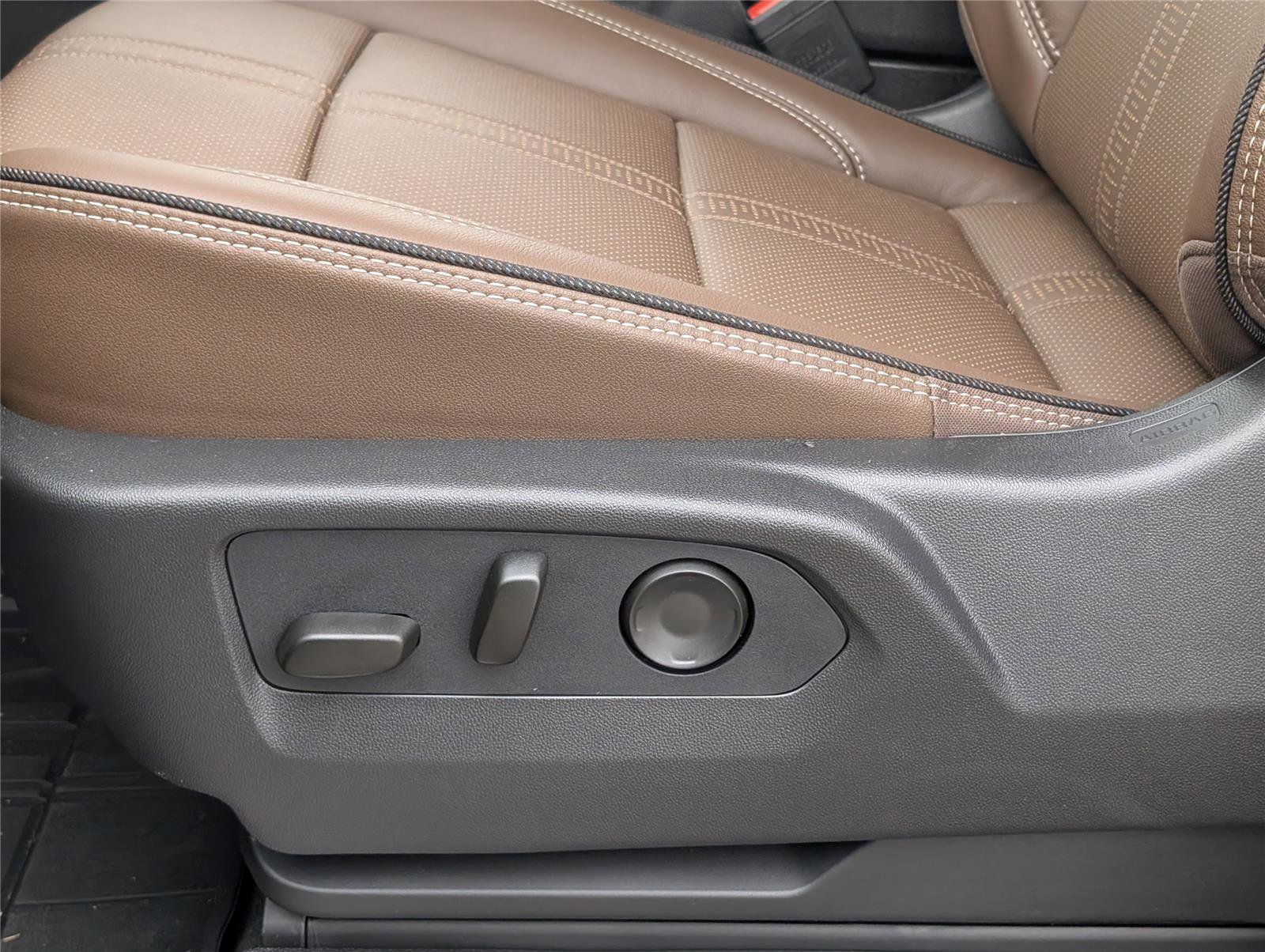 New 2026 Chevrolet Suburban High Country image 36