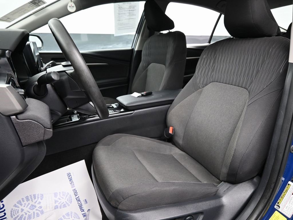 Used 2025 Toyota Camry LE w/ Convenience Package image 31