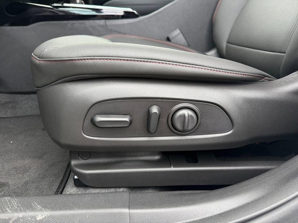 New 2026 Chevrolet Trax RS w/ Sunroof Package image 16