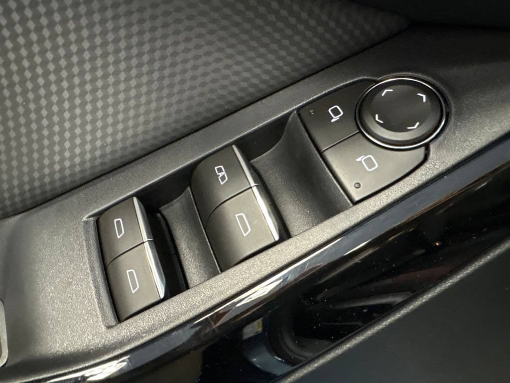 New 2026 Chevrolet Equinox RS w/ Convenience Package III FWD image 26