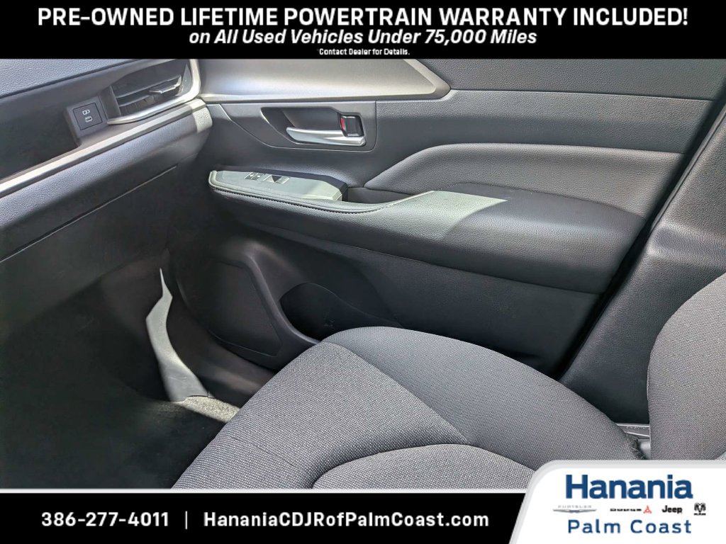 Used 2025 Toyota Grand Highlander FWD image 17