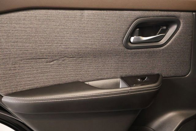 Certified 2023 Nissan Rogue SV image 15