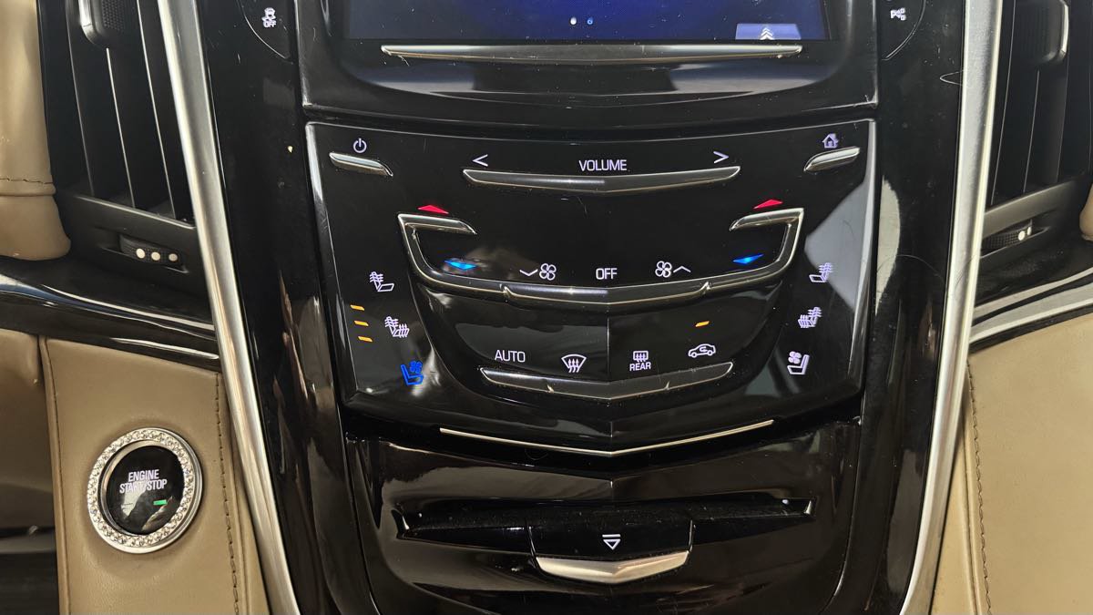 Used 2019 Cadillac Escalade Platinum AWD/4WD image 24