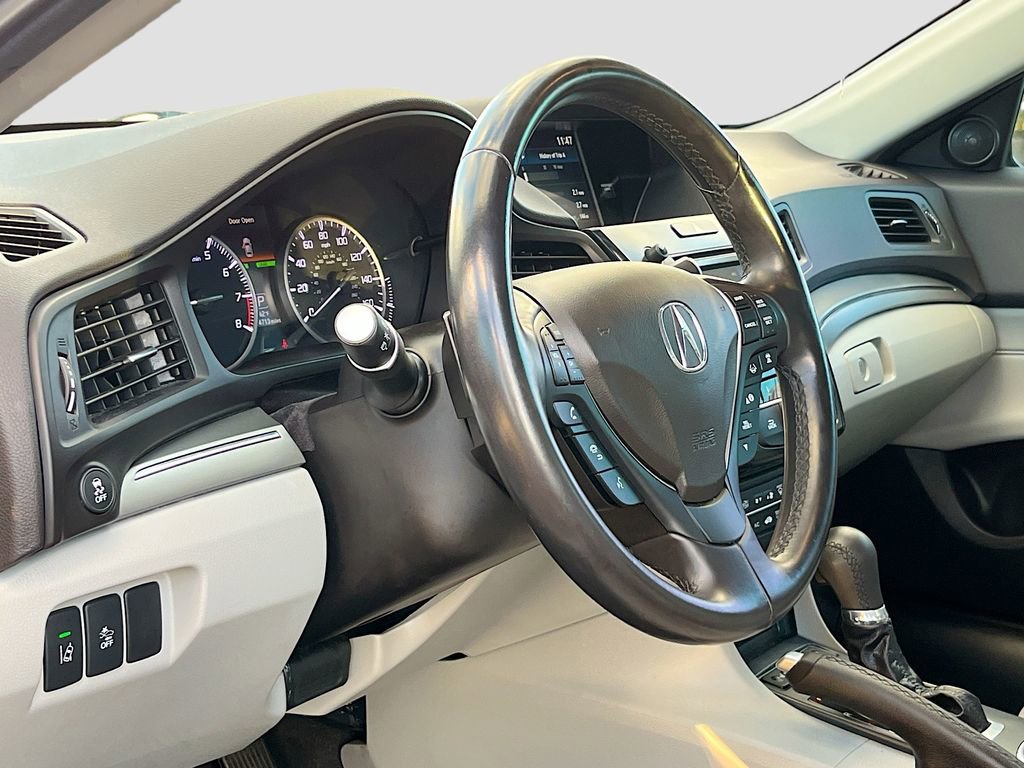 Used 2020 Acura ILX w/ Technology Package FWD image 9