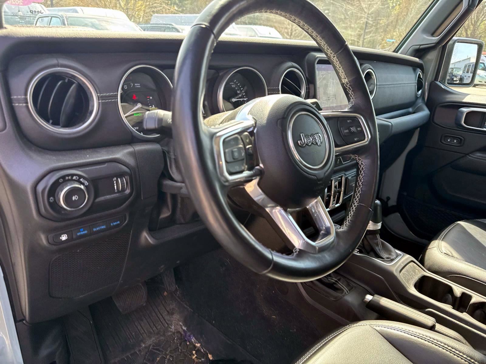 Used 2023 Jeep Wrangler Unlimited Sahara w/ Cold Weather Group AWD/4WD image 9