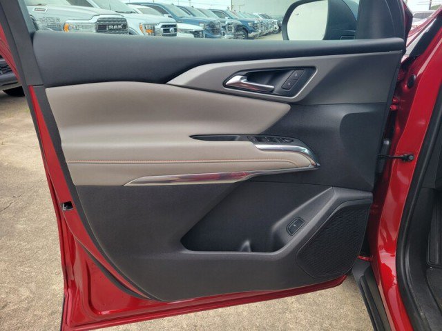 Used 2025 Chevrolet Traverse LT w/ Driver Confidence Package FWD image 14