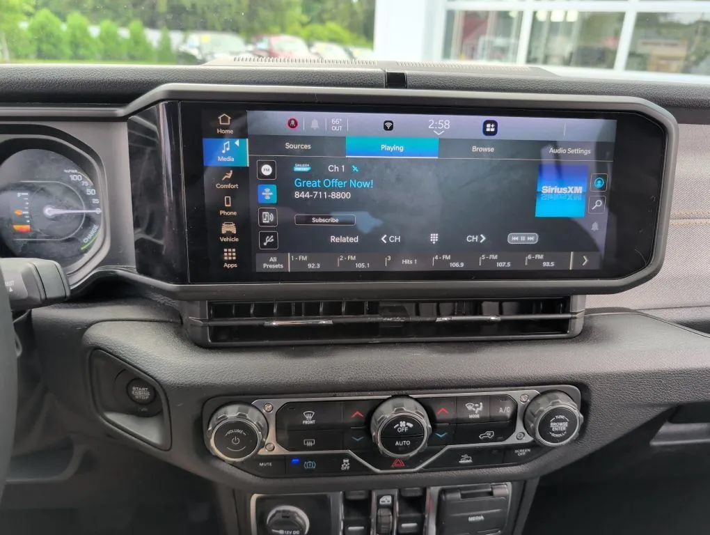 Used 2024 Jeep Wrangler Unlimited AWD/4WD image 10