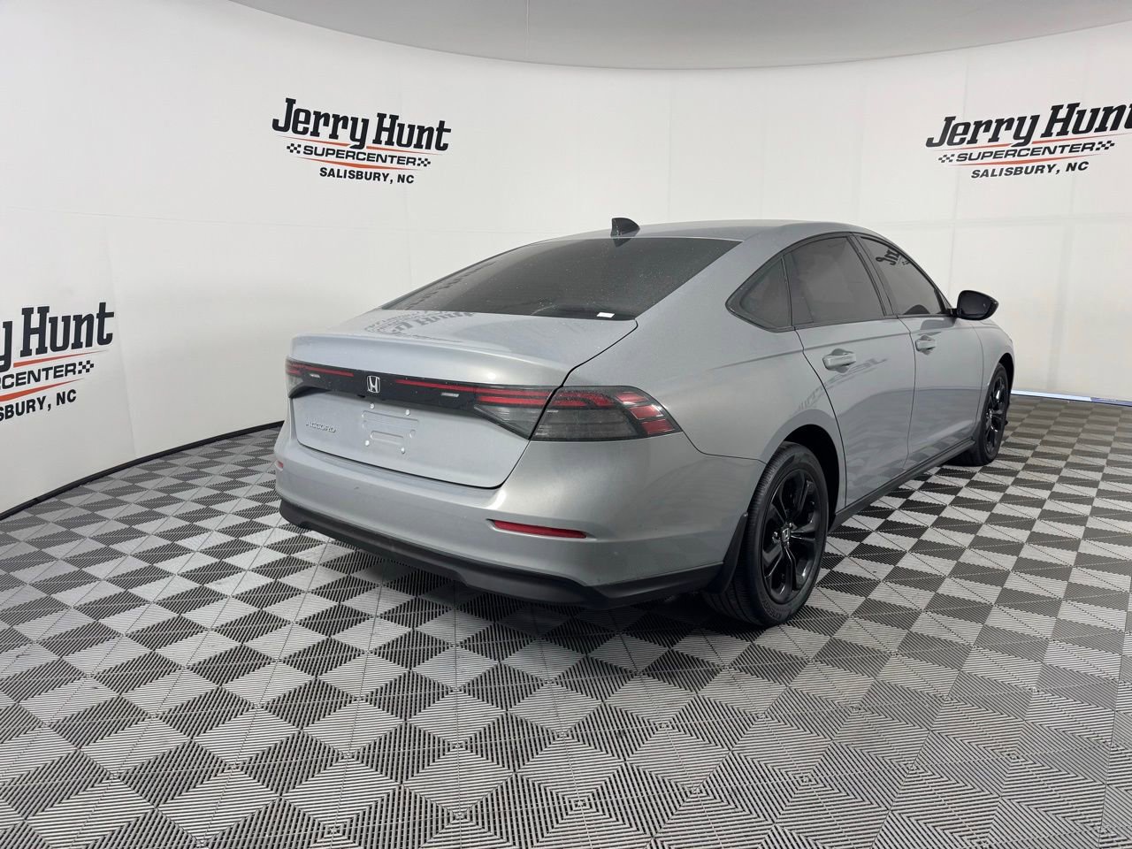 Used 2025 Honda Accord SE image 9