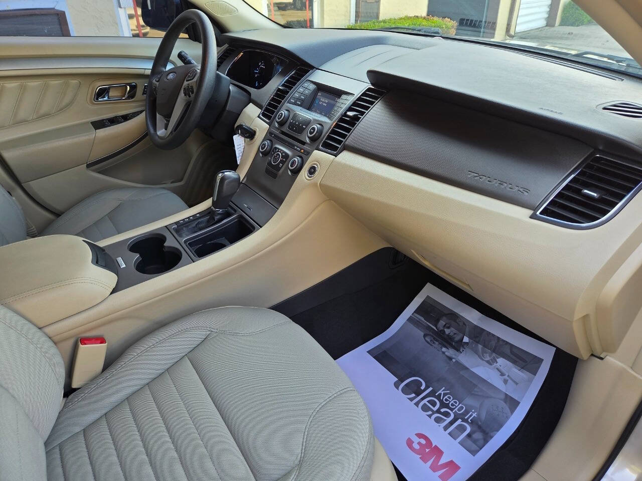 Used 2018 Ford Taurus SE FWD image 19