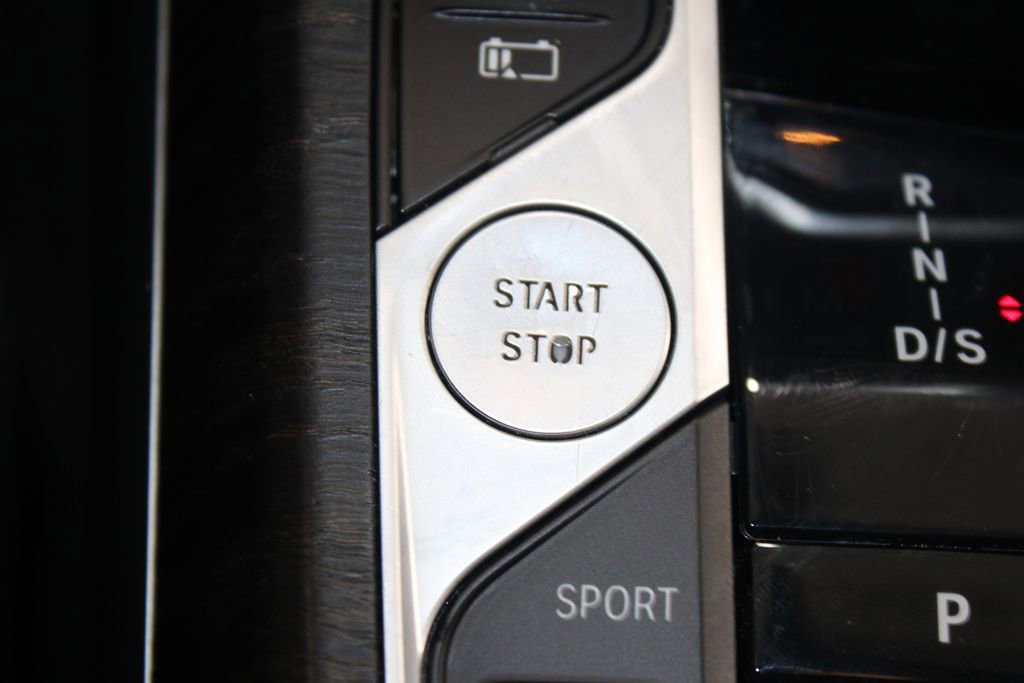 Used 2024 BMW 330e image 42