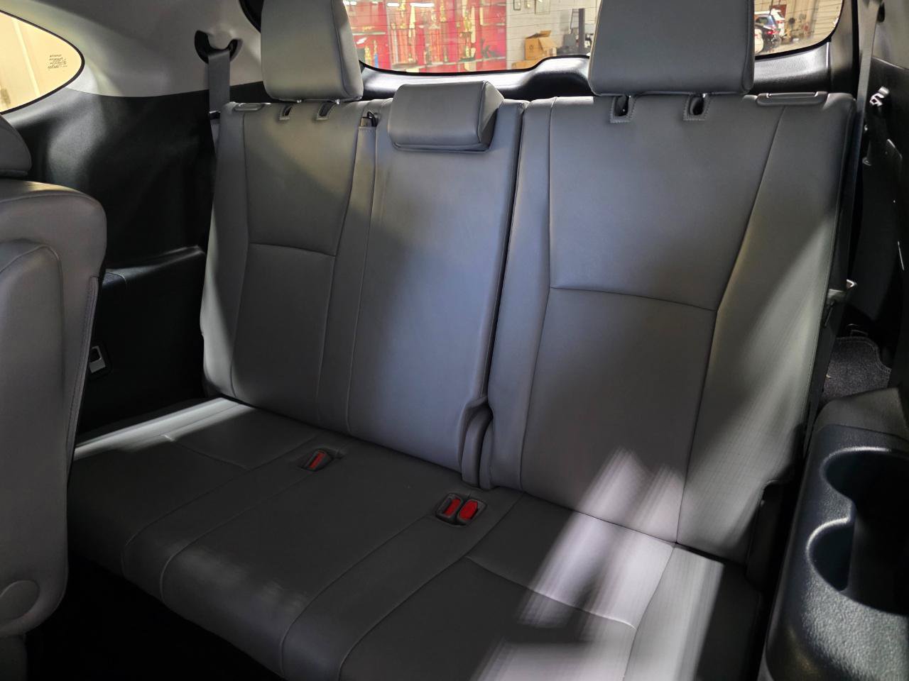 Used 2022 Toyota Highlander XLE AWD/4WD image 20
