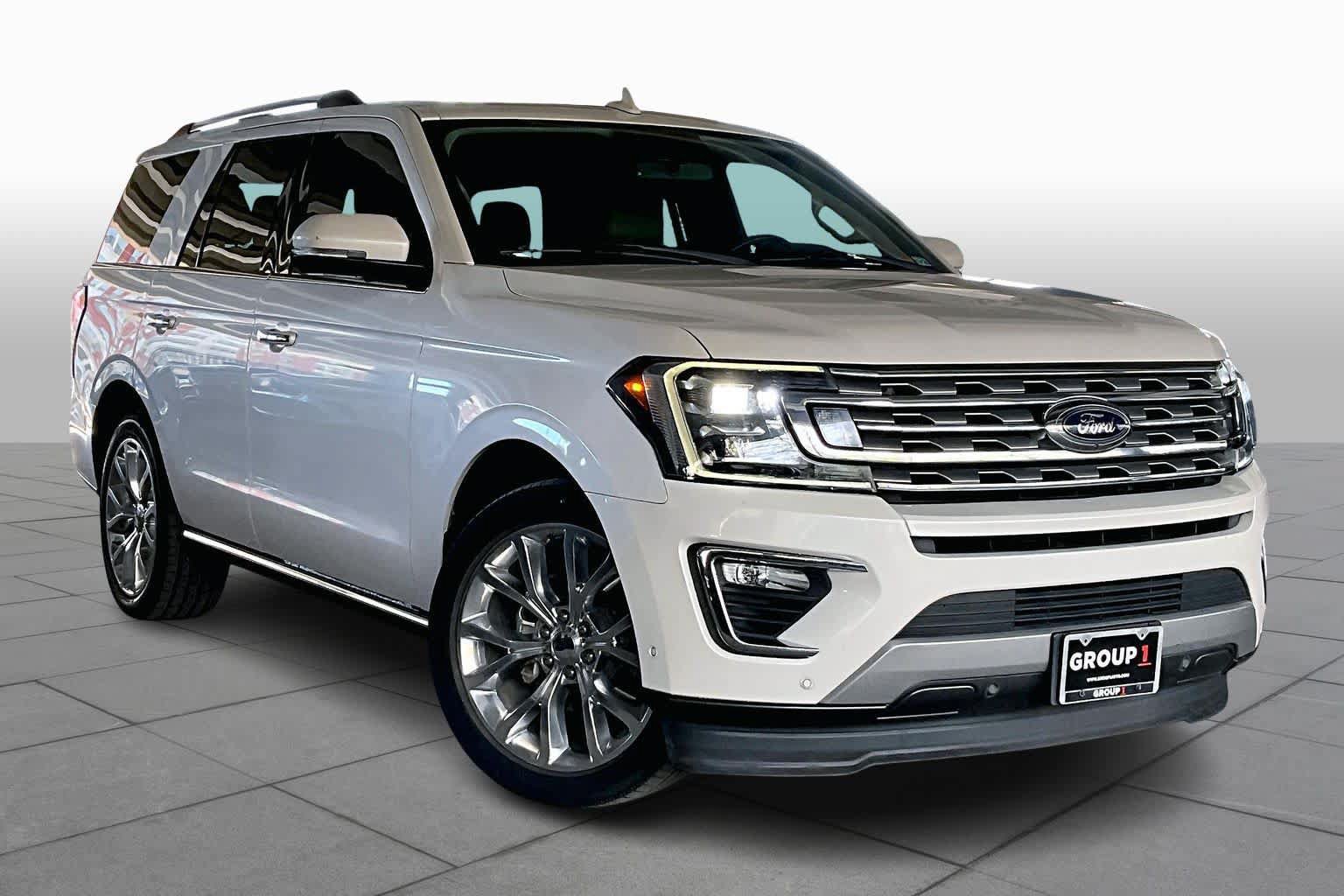 Used 2019 Ford Expedition Limited w/ Equipment Group 302A RWD image 2