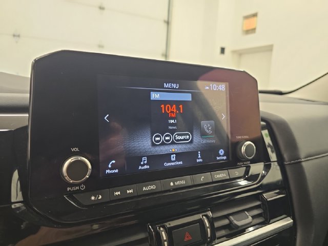 Used 2025 Nissan Pathfinder SV FWD image 24