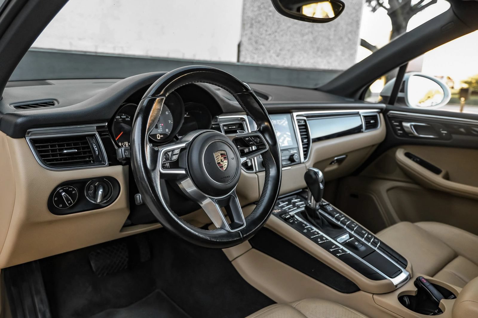Used 2017 Porsche Macan S AWD/4WD image 2
