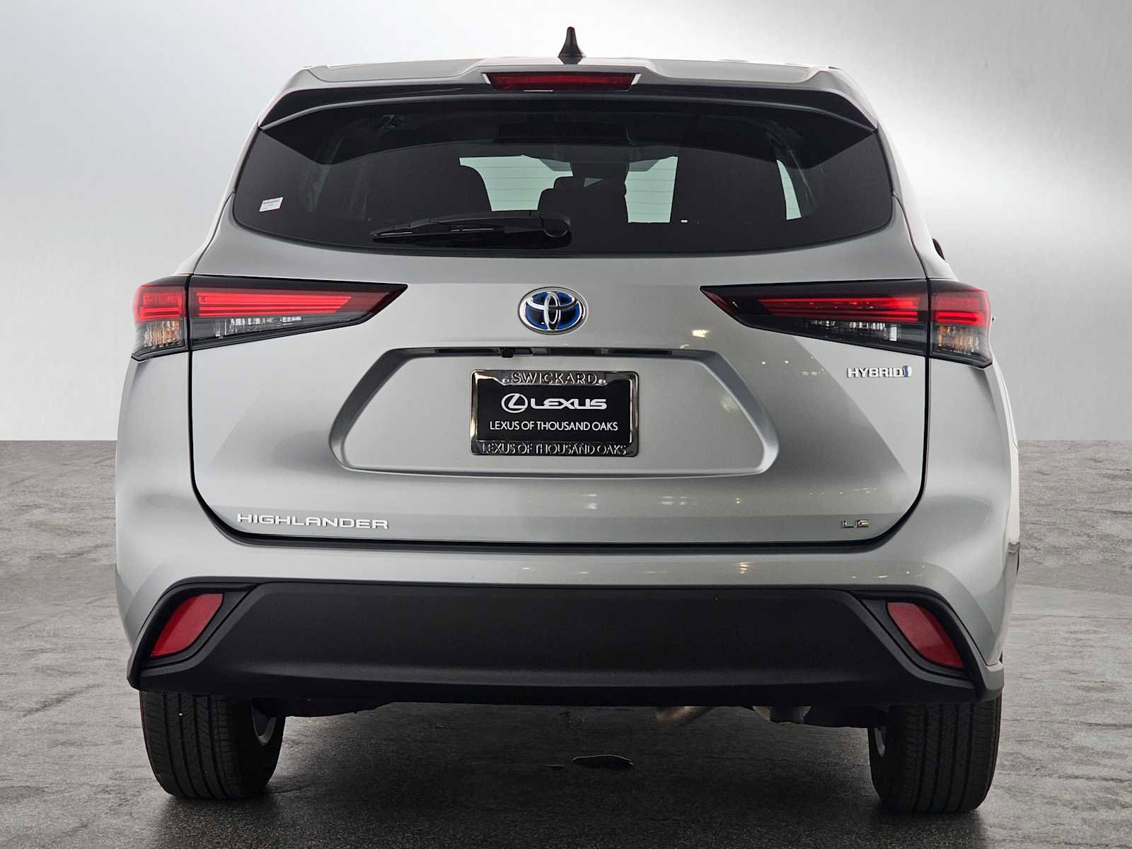 Used 2024 Toyota Highlander LE image 4