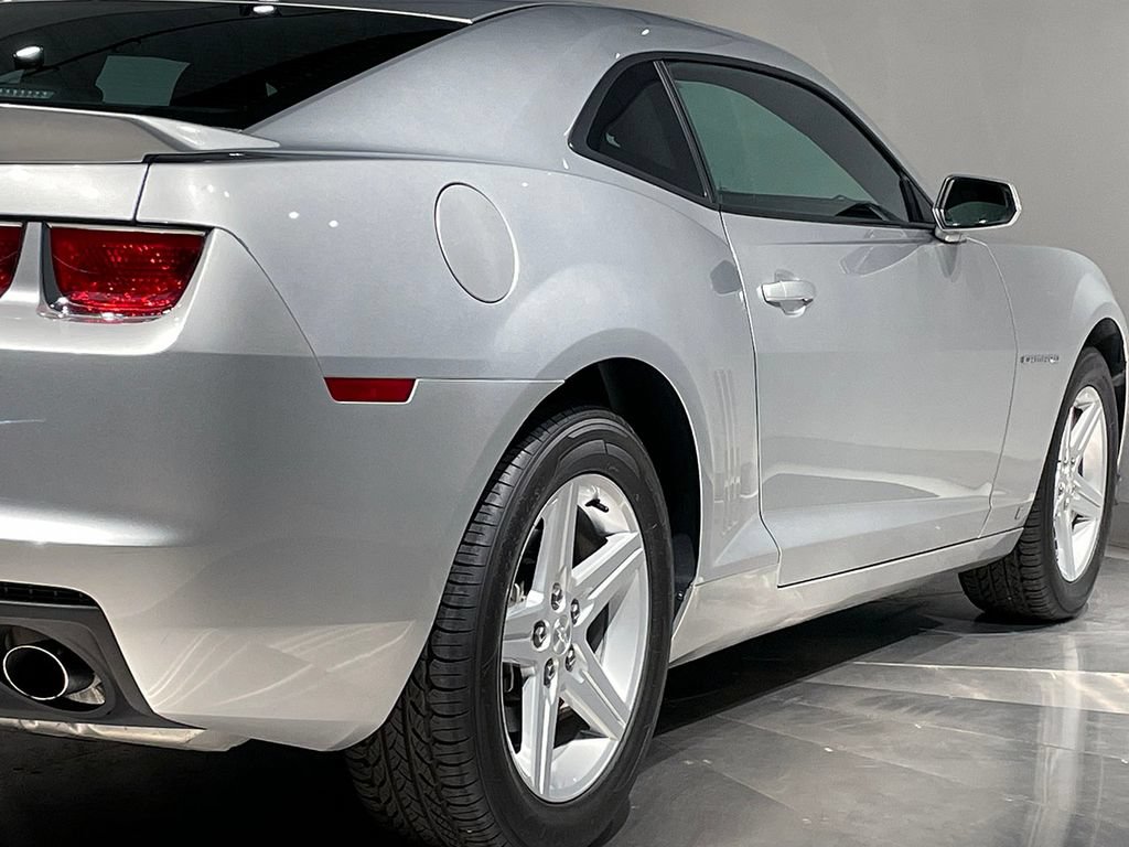 Used 2010 Chevrolet Camaro LT RWD image 31