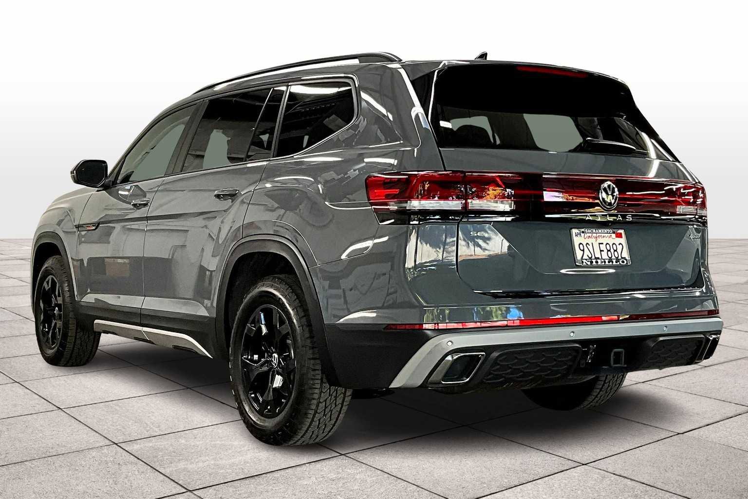 Used 2025 Volkswagen Atlas Peak Edition SE image 15