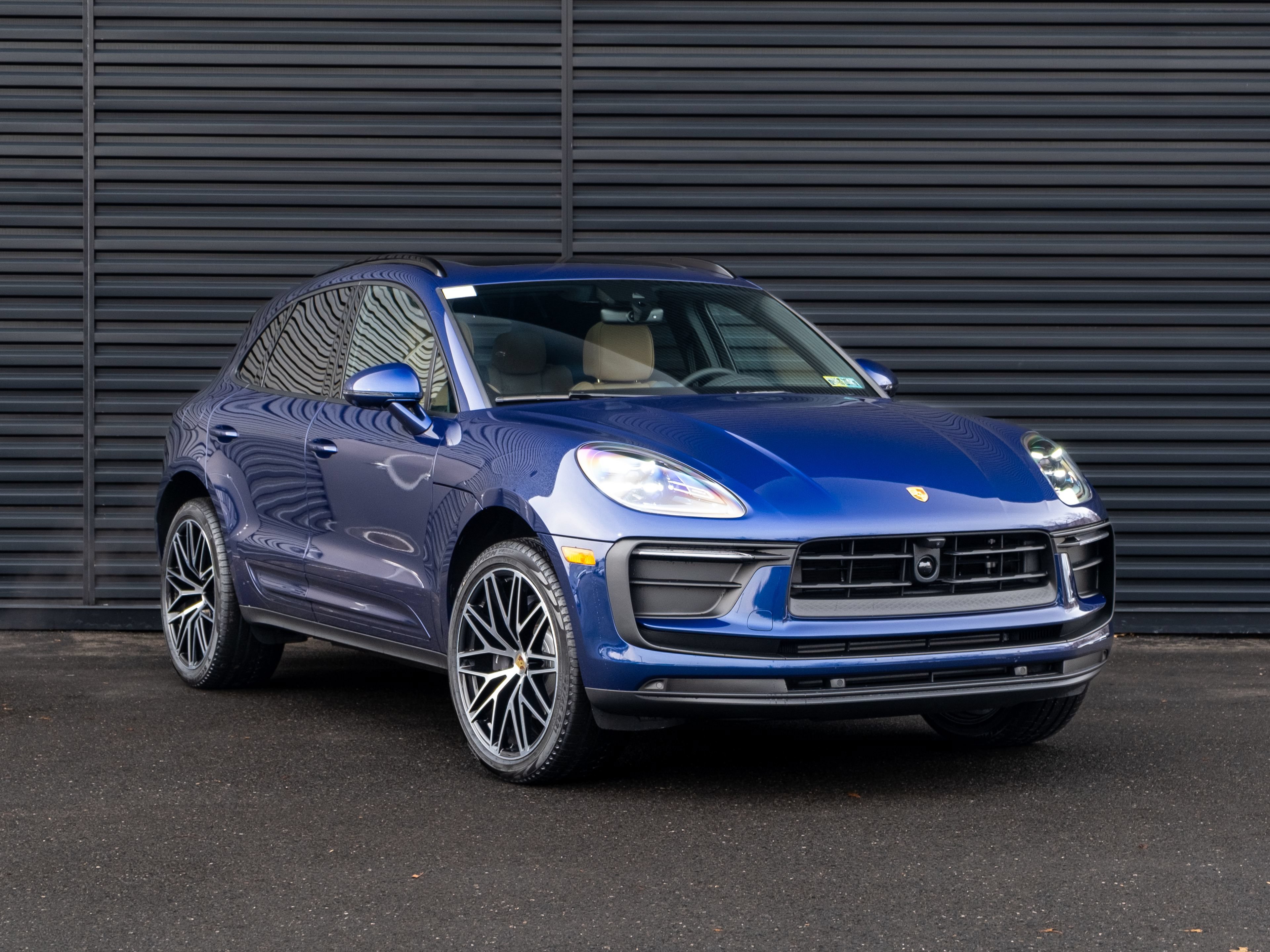 Certified 2026 Porsche Macan AWD/4WD image 10