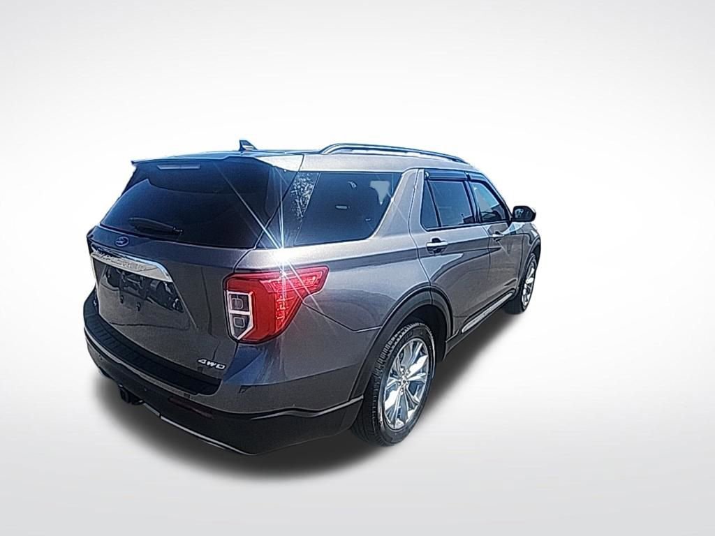 Used 2023 Ford Explorer XLT w/ Equipment Group 202A image 7