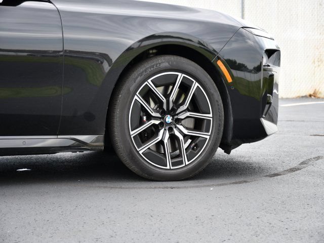 Used 2025 BMW 740i xDrive w/ Executive Package AWD/4WD image 9