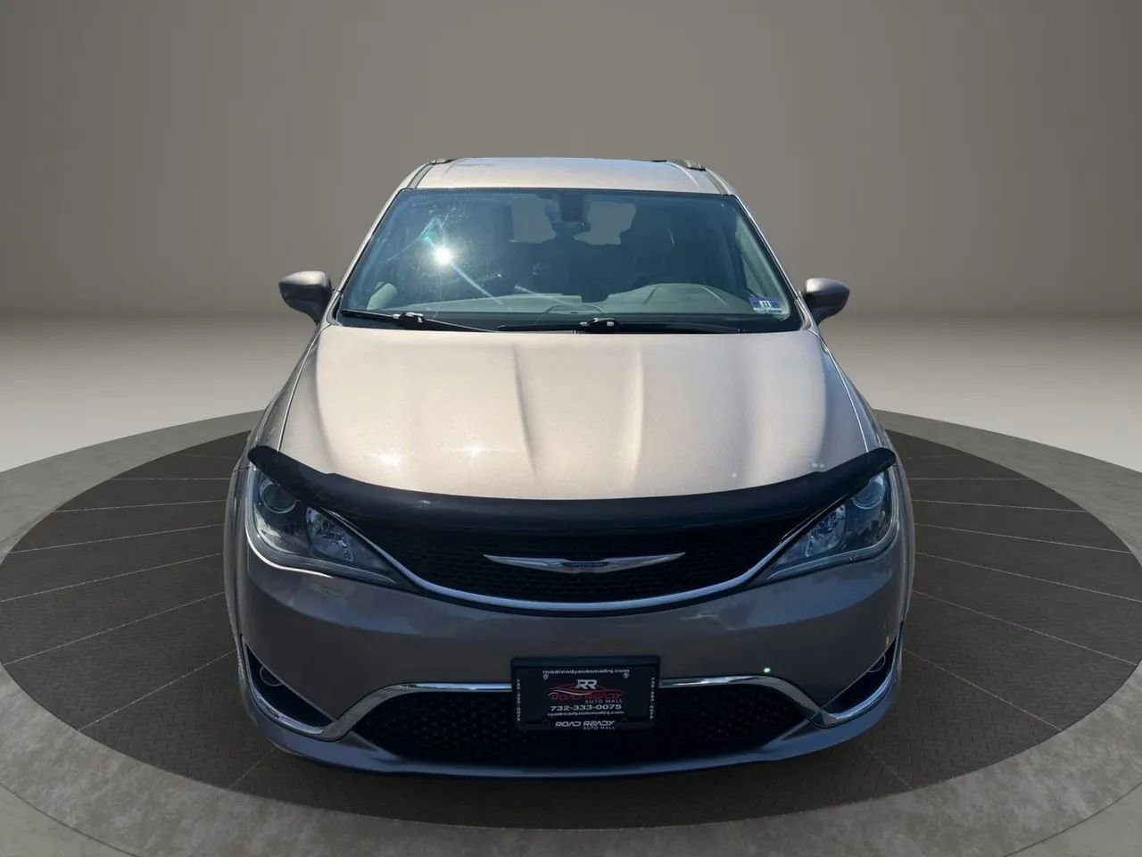 Used 2017 Chrysler Pacifica Touring-L image 4