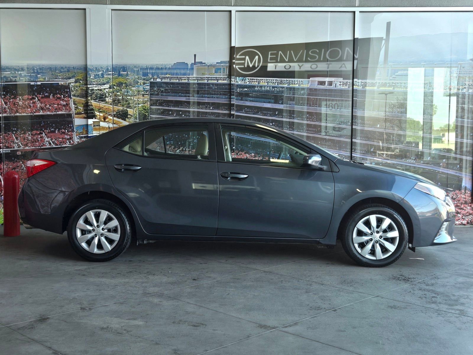 Used 2016 Toyota Corolla LE image 4