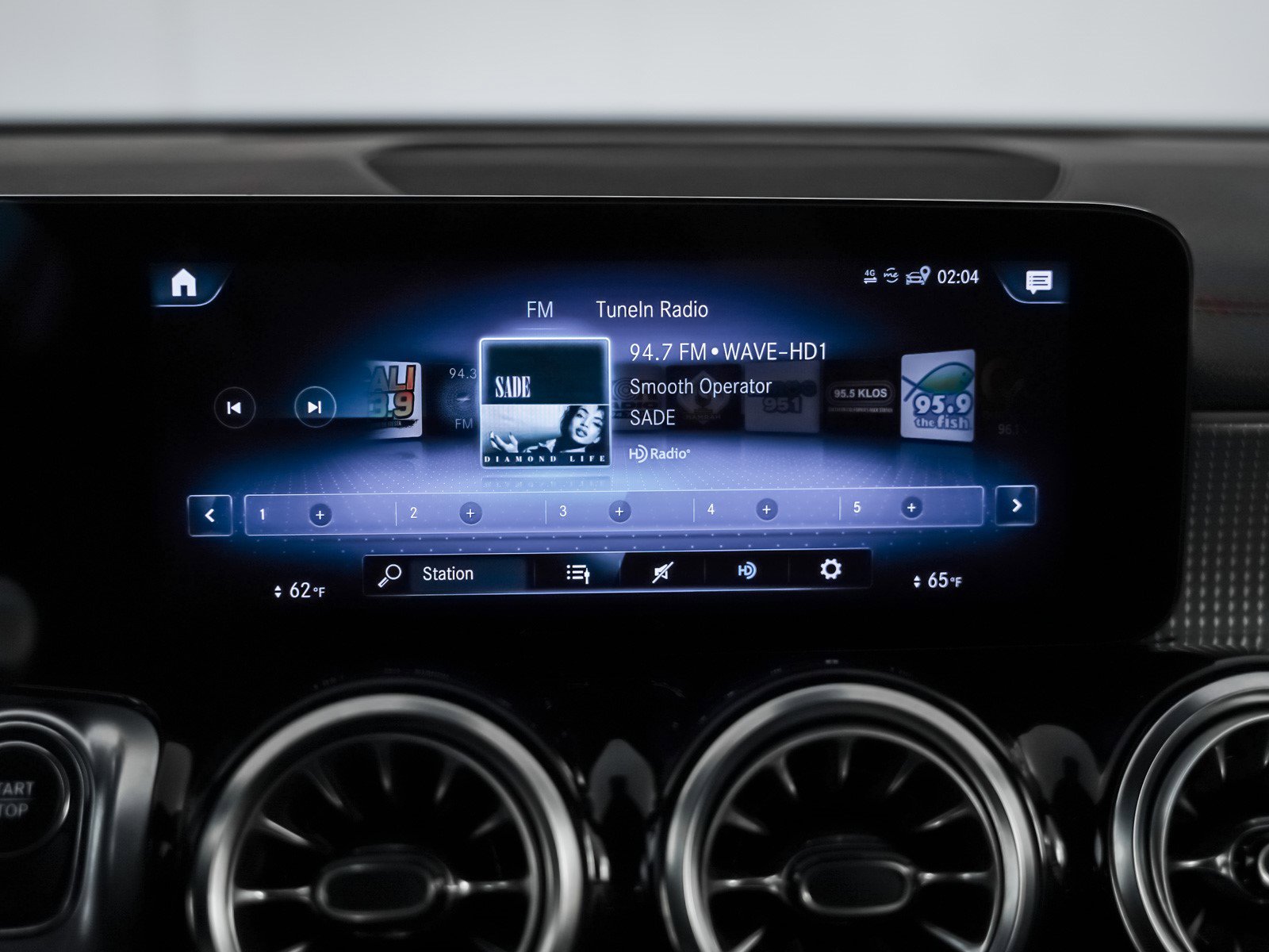 Certified 2022 Mercedes-Benz EQB 300 4MATIC image 21