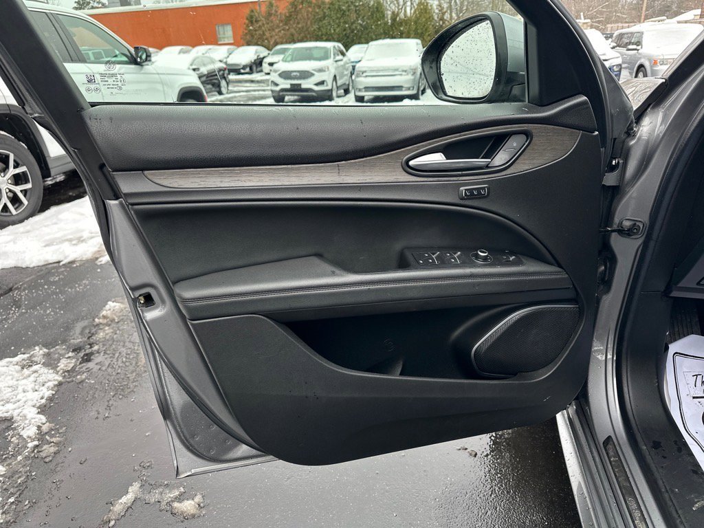 Used 2021 Alfa Romeo Stelvio Ti image 12
