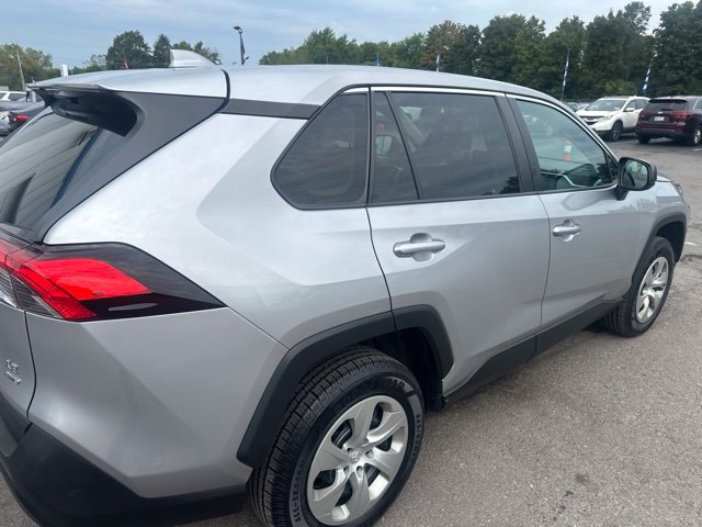 Used 2022 Toyota RAV4 LE AWD/4WD image 7