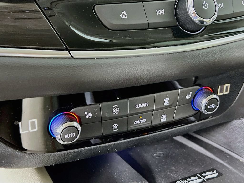 Used 2022 Buick Enclave Essence FWD image 14