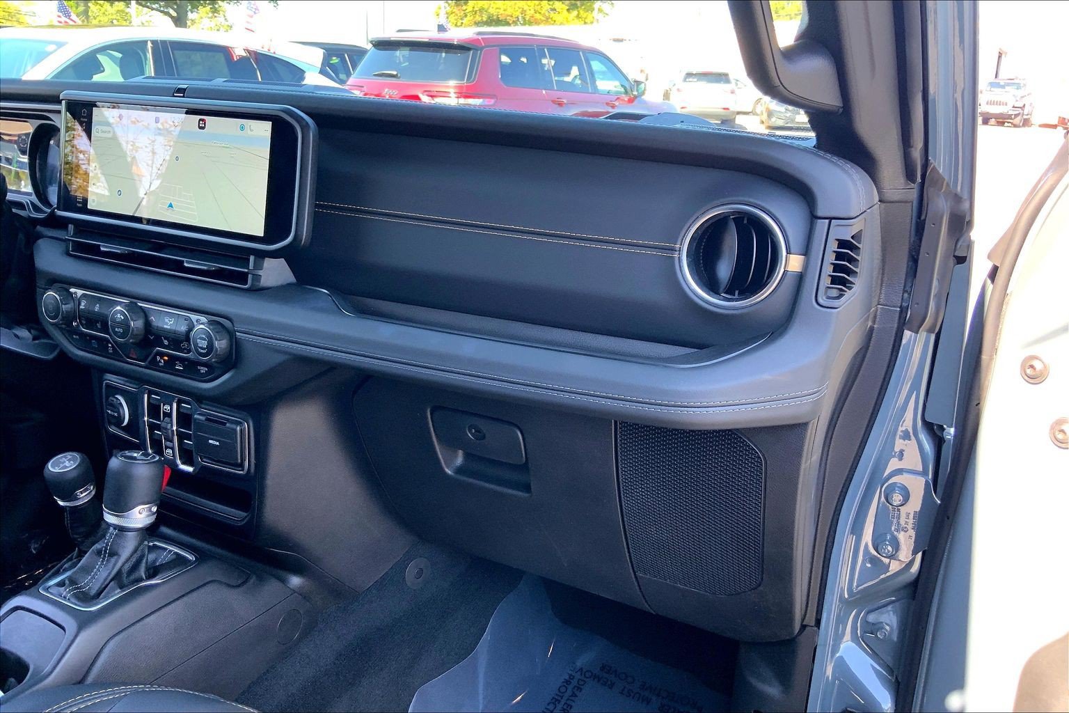 Used 2024 Jeep Wrangler Unlimited Sahara w/ Technology Group AWD/4WD image 18