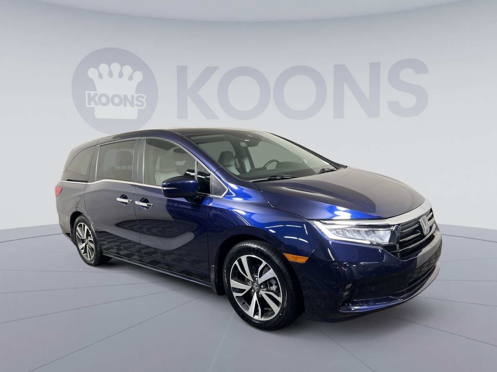 Used 2023 Honda Odyssey Touring image 2