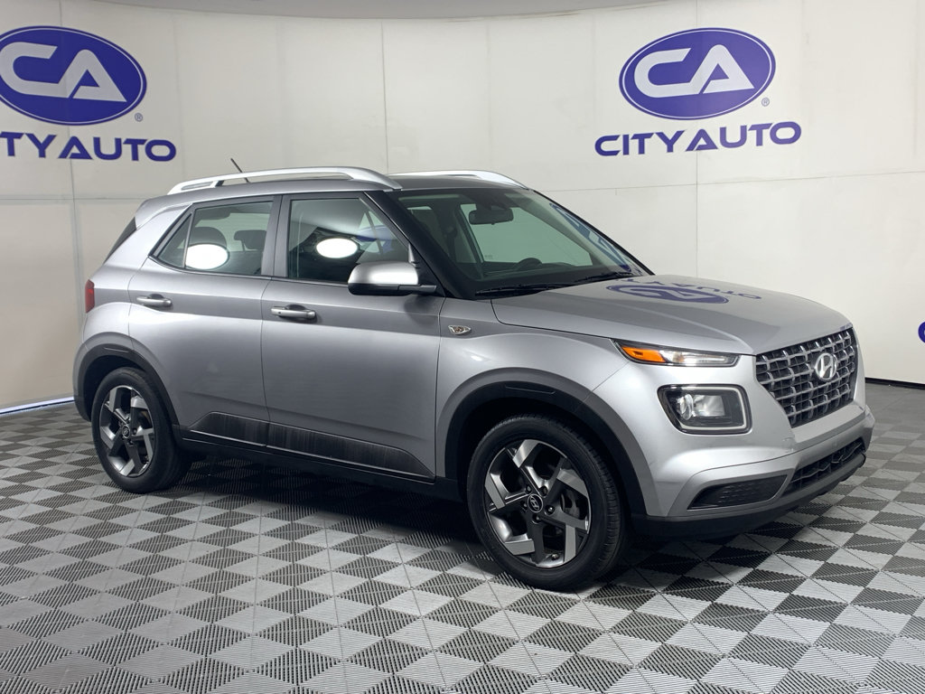 Used 2024 Hyundai Venue SEL FWD image 1