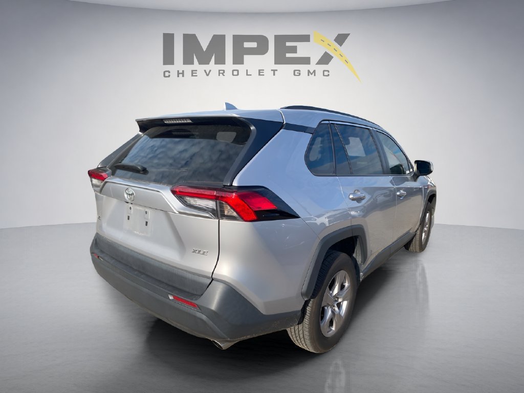 Used 2022 Toyota RAV4 XLE FWD image 5