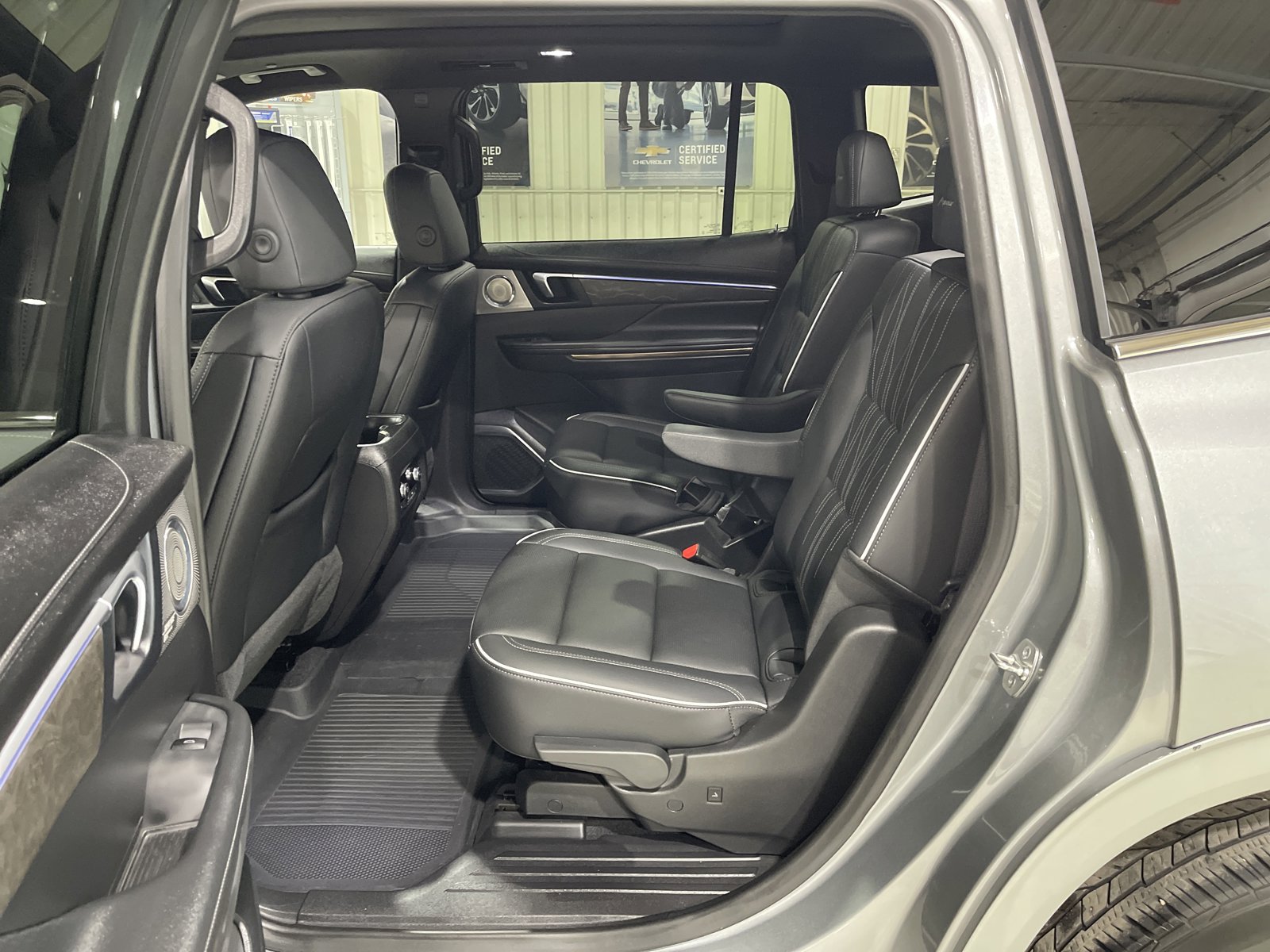Used 2025 Buick Enclave Avenir w/ Trailering Package, 5000 lbs. AWD/4WD image 12