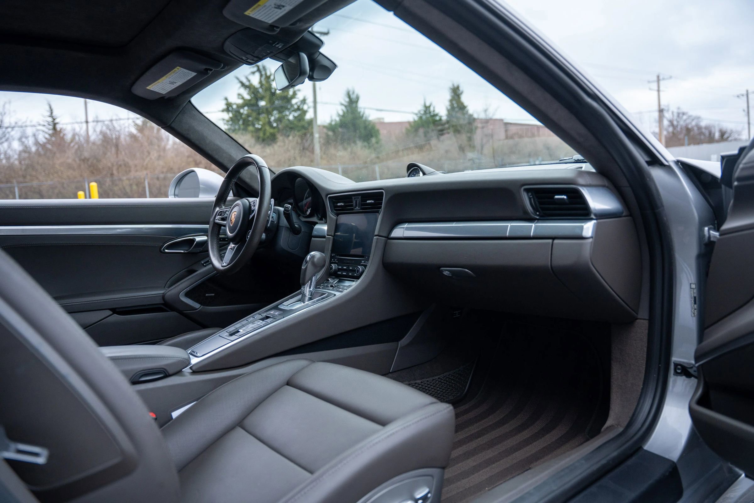 Used 2017 Porsche 911 4 Coupe image 10